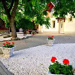 Zoeld Sziget Ueduelohaz 3*