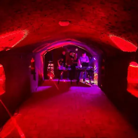 Zoeld Sziget Ueduelohaz